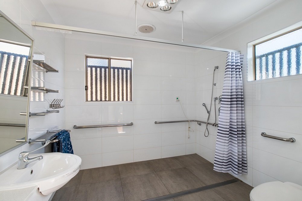 Annerley Townhouses shower View